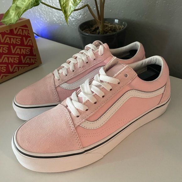 Vans - Picture 1 of 7